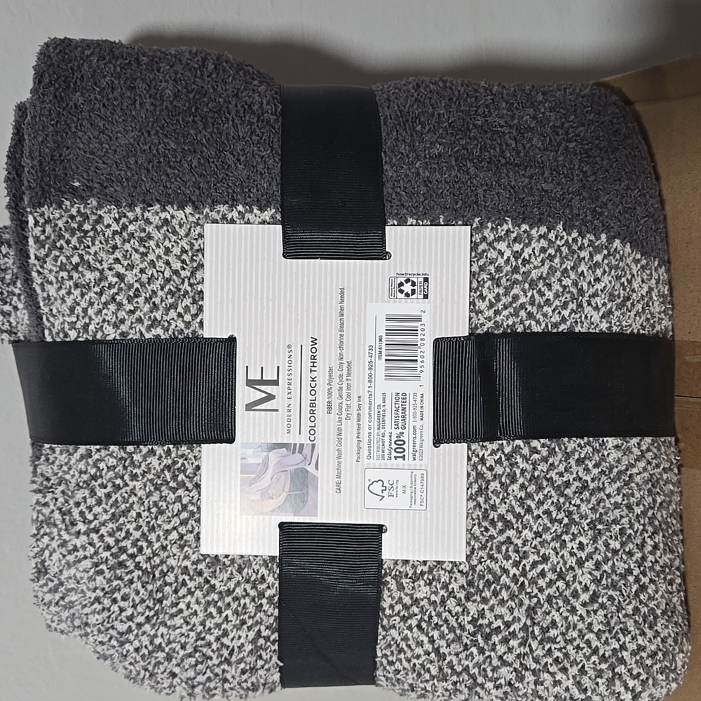 Gray Colorblock Throw Blanket - Picture 2 of 2